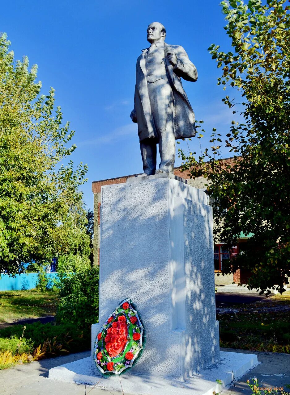 алтай ленин. голова ленина на горе нурек. ининские колонны горный алтай. памятник ленину алтай. памятник гуркину горно алтайск.