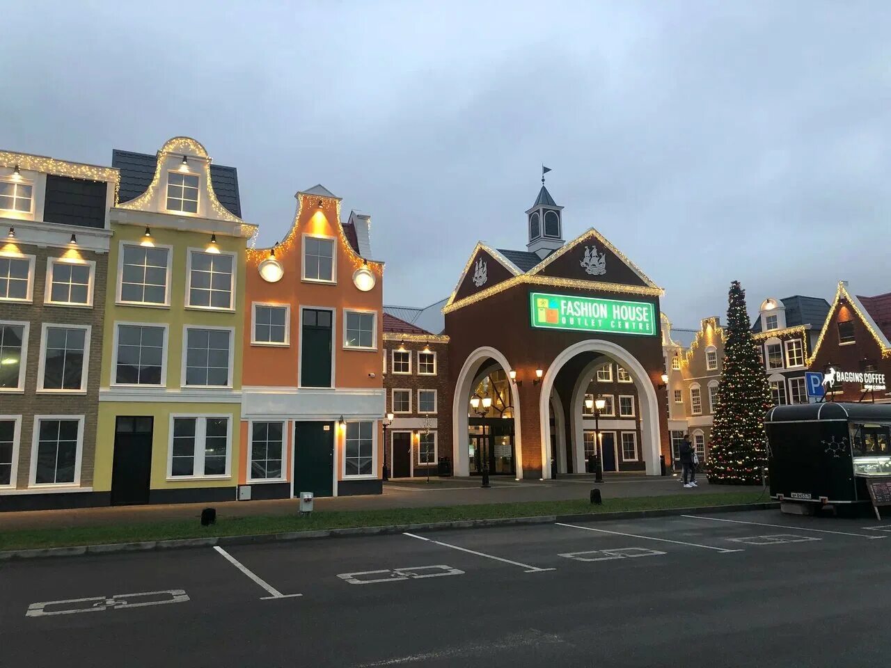 фэшн хаус аутлет спб. аутлет чёрная грязь. фэшн хаус зеленоград аутлет. аутлет на таллинском шоссе. Fashion house аутлет центр черная грязь.