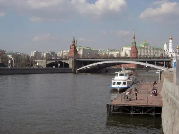 другое место москва. достопримечательности москвы для детей. благоустройство космодамианской набережной. котельническая набережная ночью. интересные и необычные места в москве.