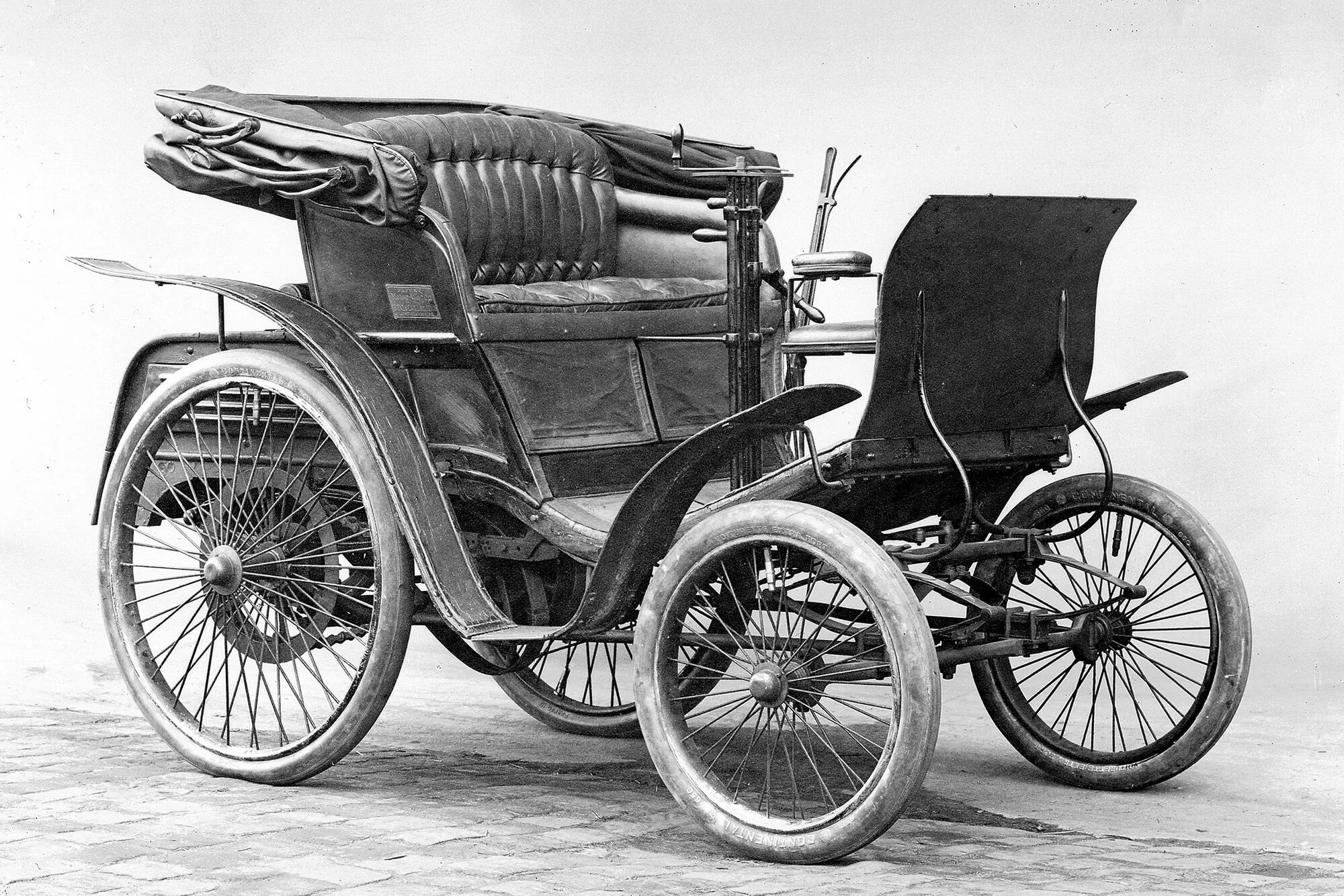 Benz velo 1894. “Benz velo” 1894 года с клаксоном. Мерседес Бенц 1895. Первые автомобили называли