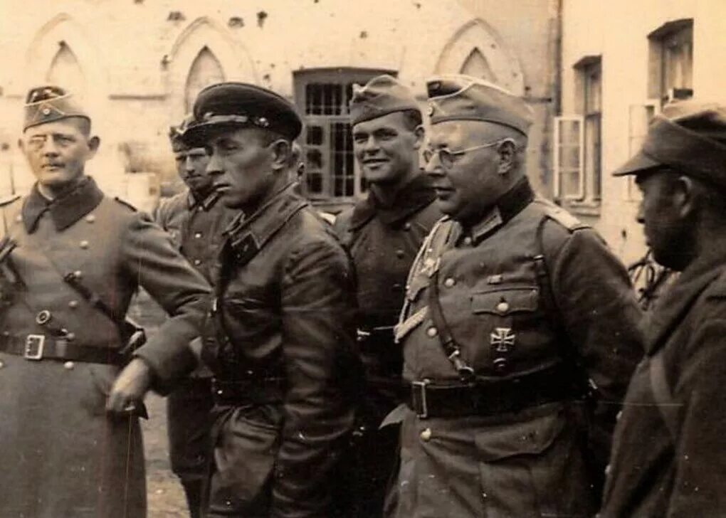 Парад советских и немецких. Совместный парад вермахта и ркка в бресте. парад вермахта и ркка в бресте 1939. совместный парад вермахта и ркка в бресте 1939. ркка вермахт брест 1939.