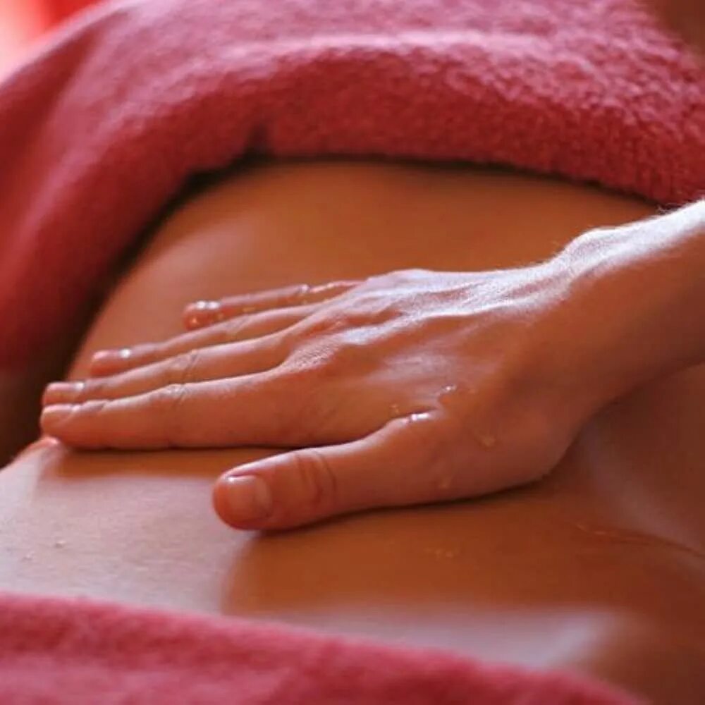 Belly massage. Массаж живота. Массаж женского живота. Медовый массаж живота. Массаж живота женщине.