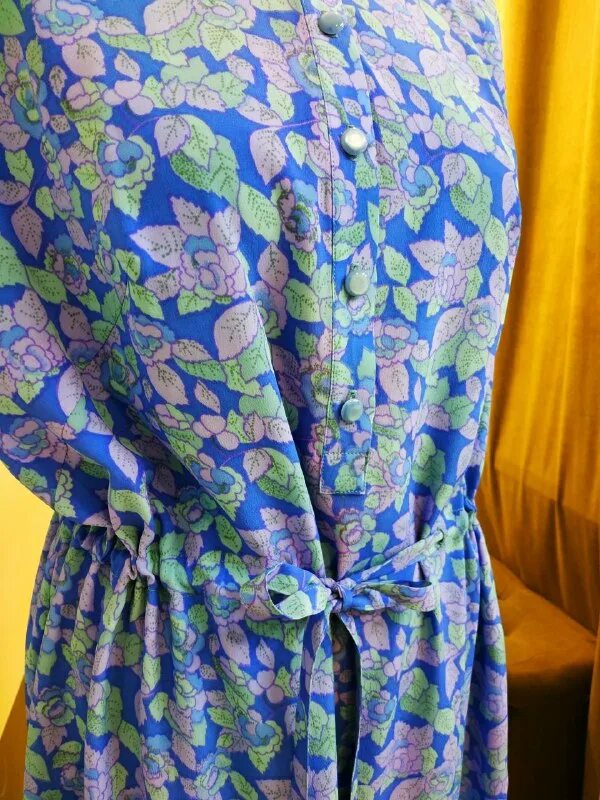 платье из атласа. пошив шелкового. шить шелк. халат из атласа. платье из подкладочной ткани.