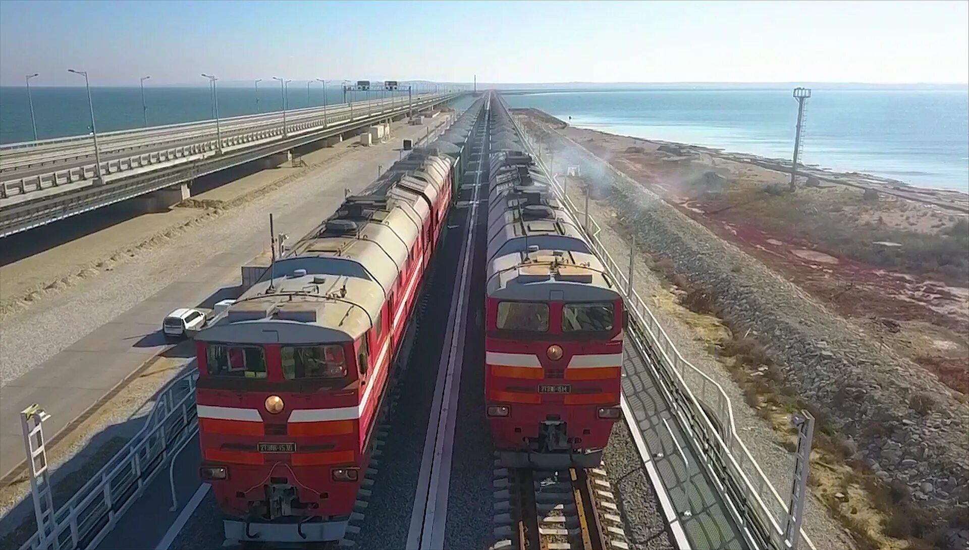 Поезд Таврия Крымский мост. КЖД Крымская железная дорога. Крымский мост железная дорога. РЖД Керченский мост.