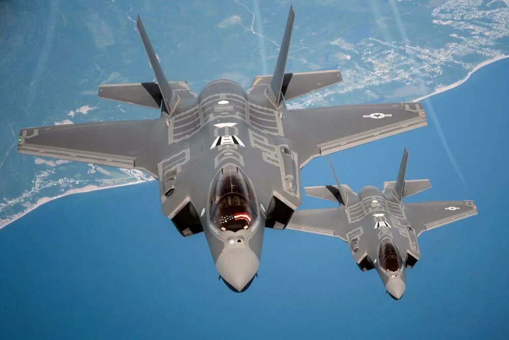 Американские истребители видео. Ф-22 раптор. Самолет f-22a "raptor". Истребитель сша f-35. Lockheed martin ceo.