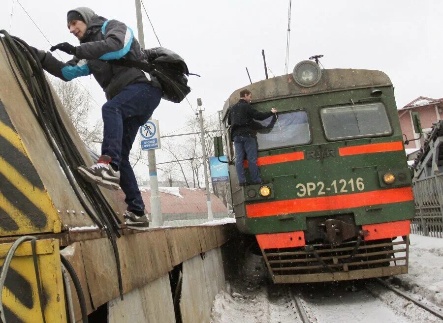 Травматизм на жд. Травмирование на железной дороге. Монтер ржд. Травматизм на жд. Травматизм на жд.