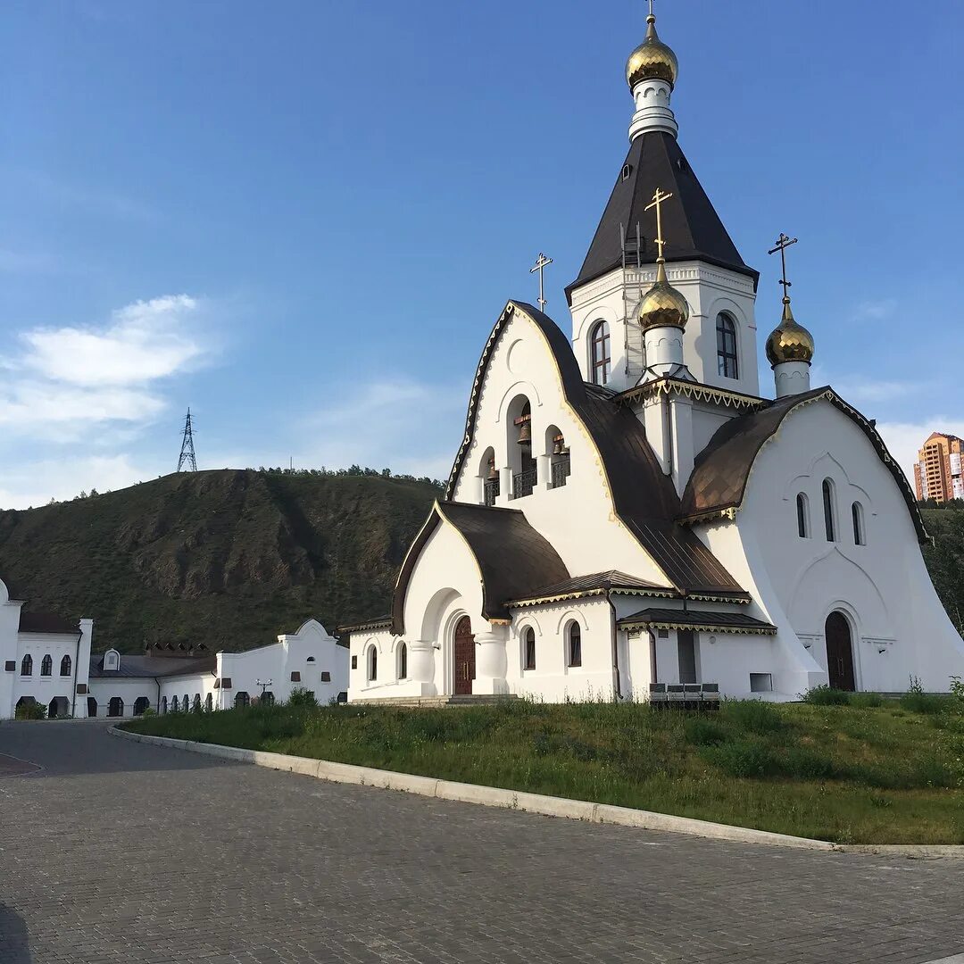 Красноярский мужской монастырь. Успенский мужской монастырь в красноярске на удачном. Свято-успенский монастырь красноярск. Монастырь в удачном красноярск. Успенский монастырь красноярск.