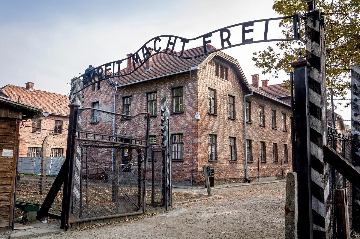 Concentration camp. Концентрационный лагерь Аушвиц-Биркенау. Польша Аушвиц Биркенау. Лагеря Освенцим Аушвиц-Биркенау. Концентрационный лагерь асвенсон.