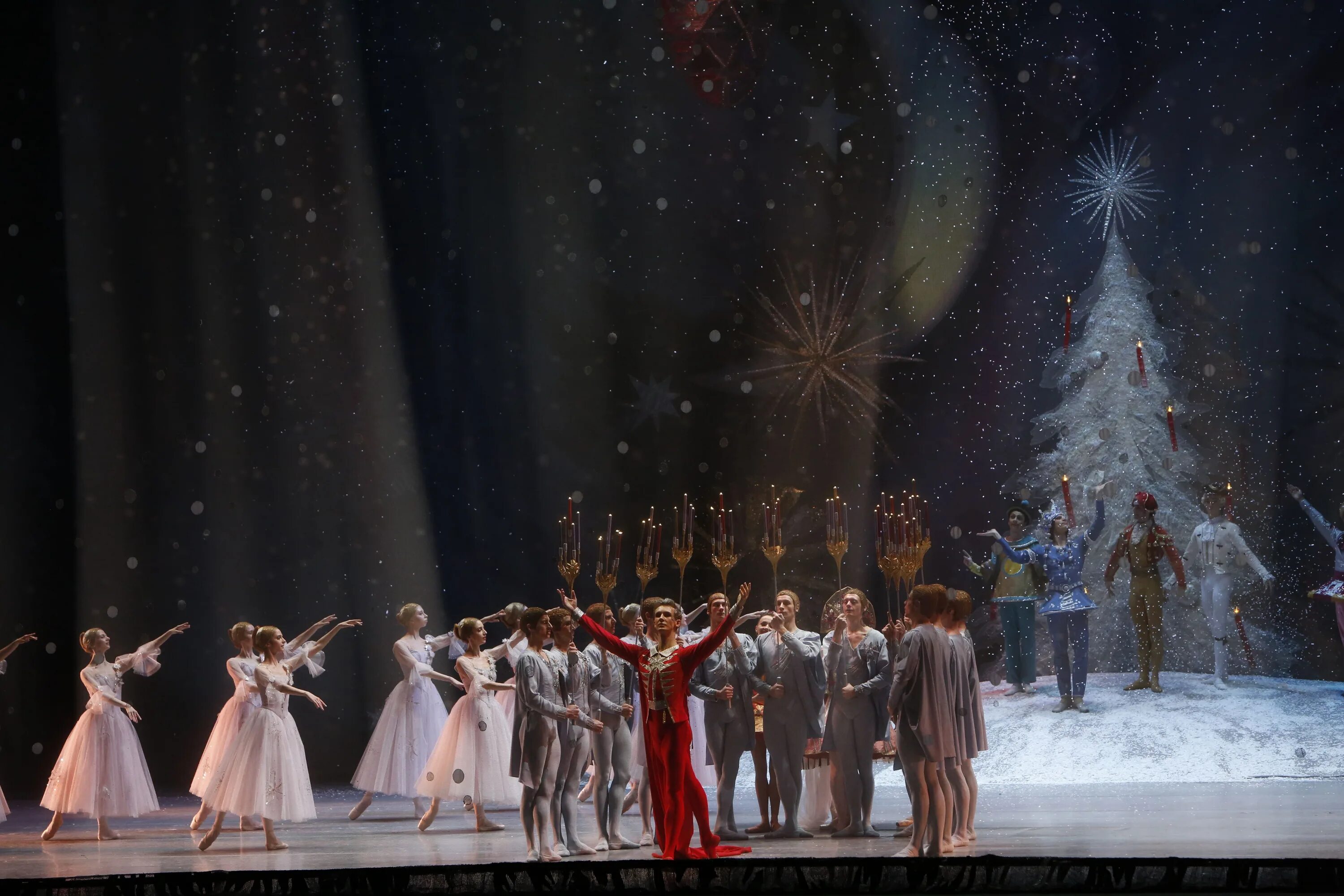 большой театр щелкунчик сколько идет