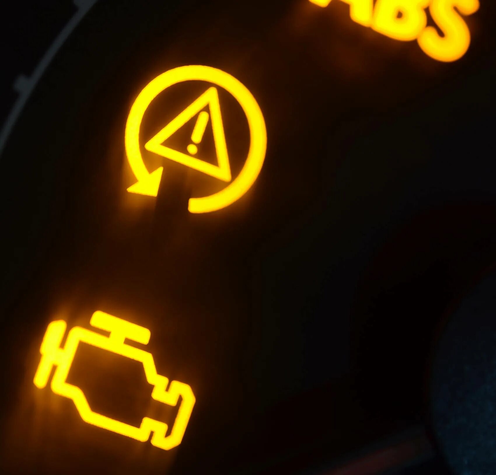 Мигает лампа двигателя. Лампочка заряда на приборной панели портер 1. Чек ошибка двигателя. Лампа чек энджин. Мигает лампа двигателя.