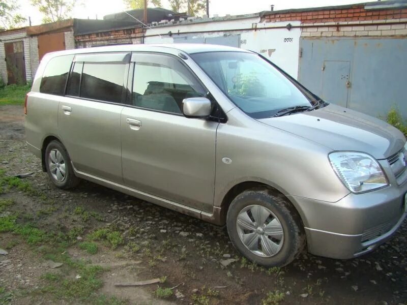 Праворукие машины б у. Mitsubishi Dion 2002. Митсубиси 7 местный минивэн. Митсубиси 7 местный Дион. 7 Местный Митсубиси минивэн 2000г.