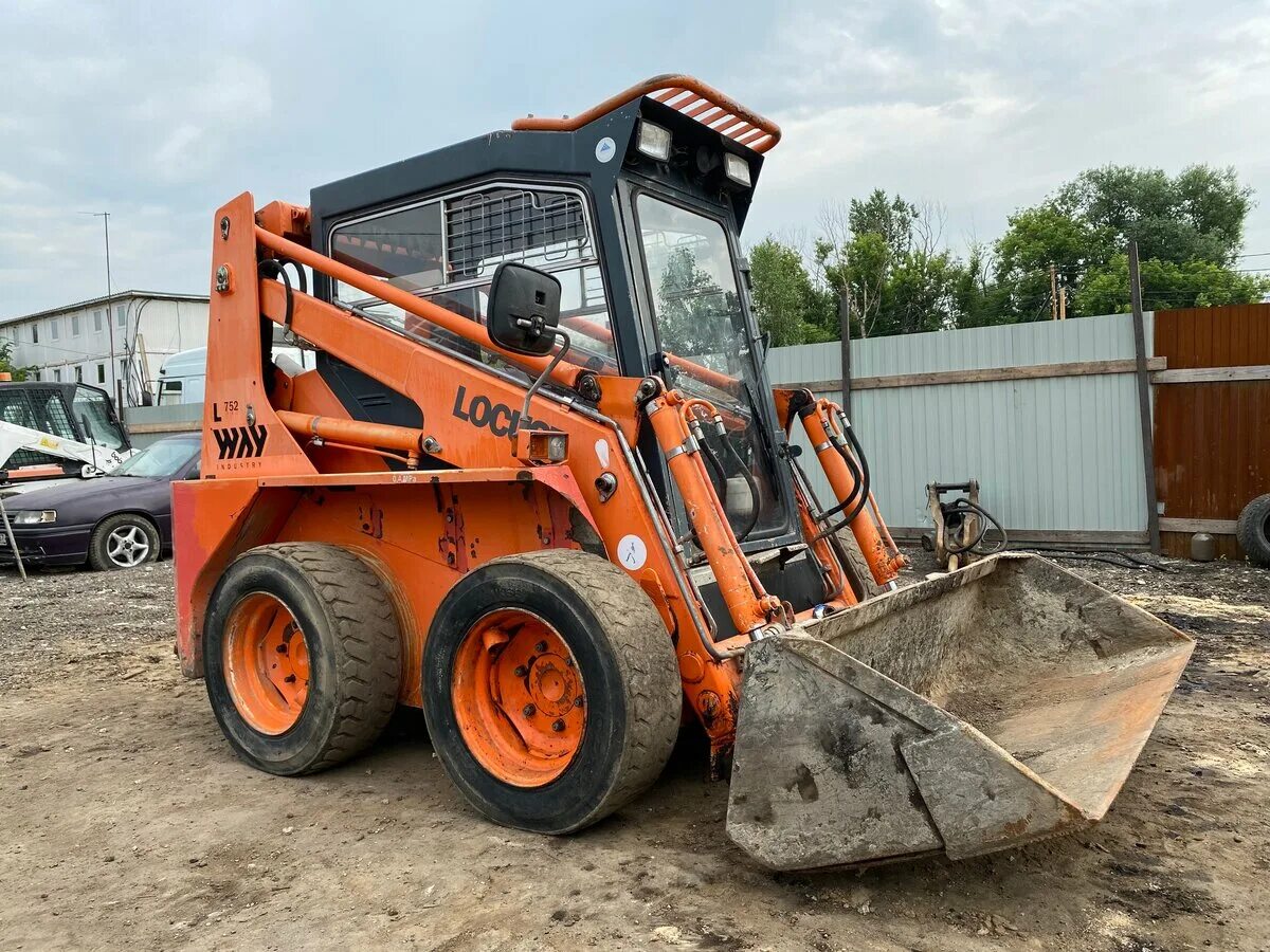 Продам мини погрузчик. Locust l752. локуст 752. минипогрузчик локуст 1203. локуст 903.