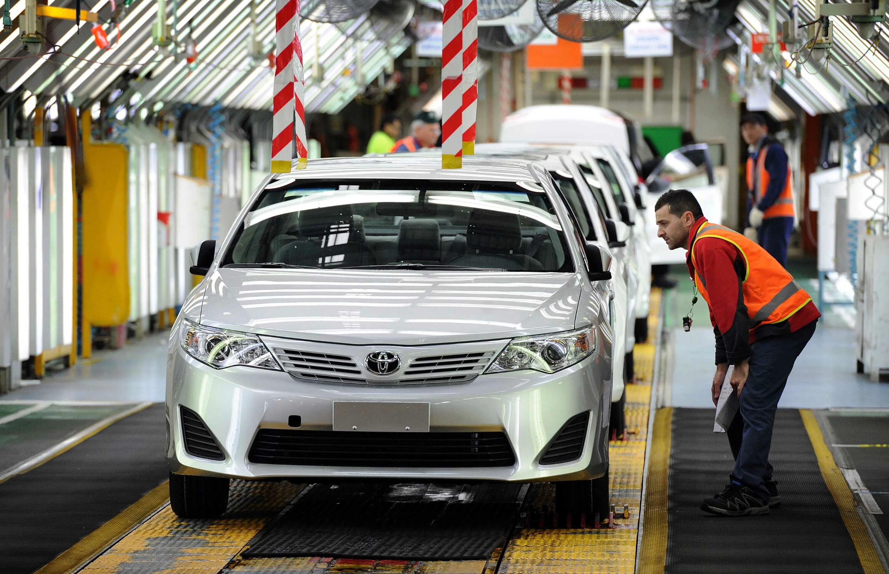 Россия япония производства. Японский автозавод Тойота. Завод Тойота в Японии. Toyota car Factory. Япония Машиностроение Тойота.