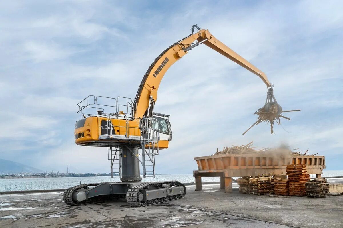 Перегружатель либхер. Liebherr lh50m. экскаватор перегружатель либхер. колесный перегружатель liebherr. либхер 934 перегружатель.
