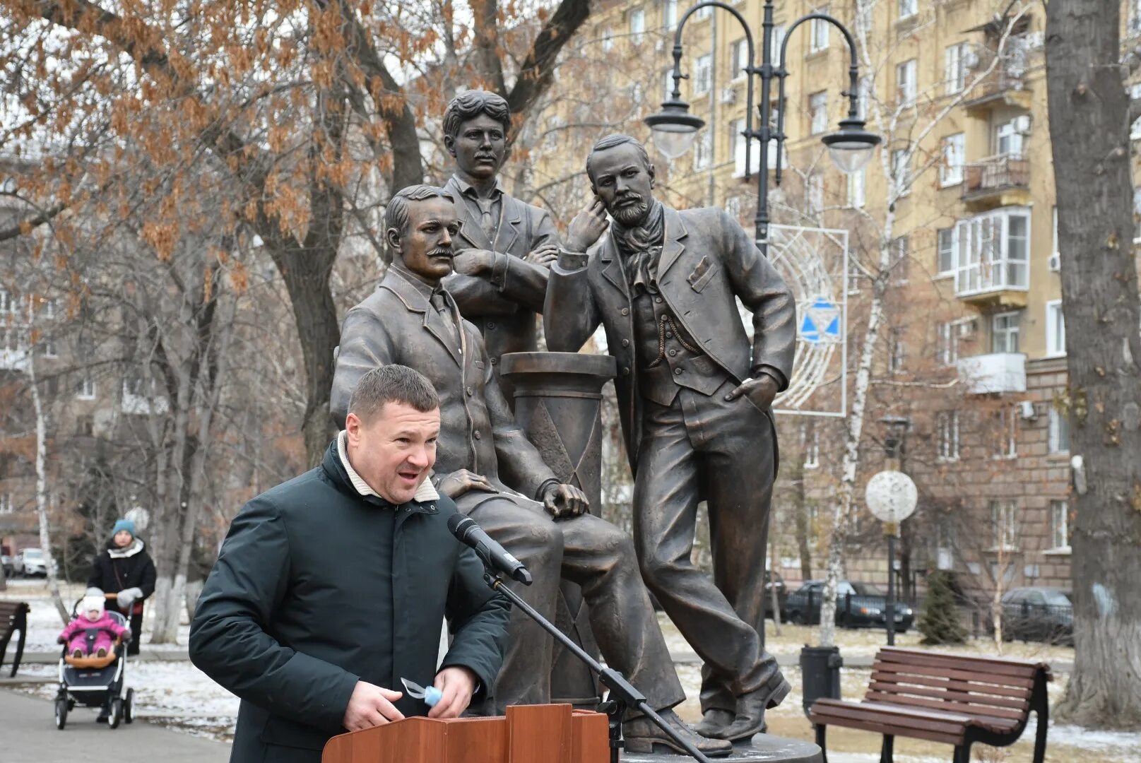 Памятник братьям Никитиным Саратов. Памятник основателям МФТИ В Долгопрудном. Братья Никитины памятник. Памятник отцам основателям МФТИ. Отцы основатели россии