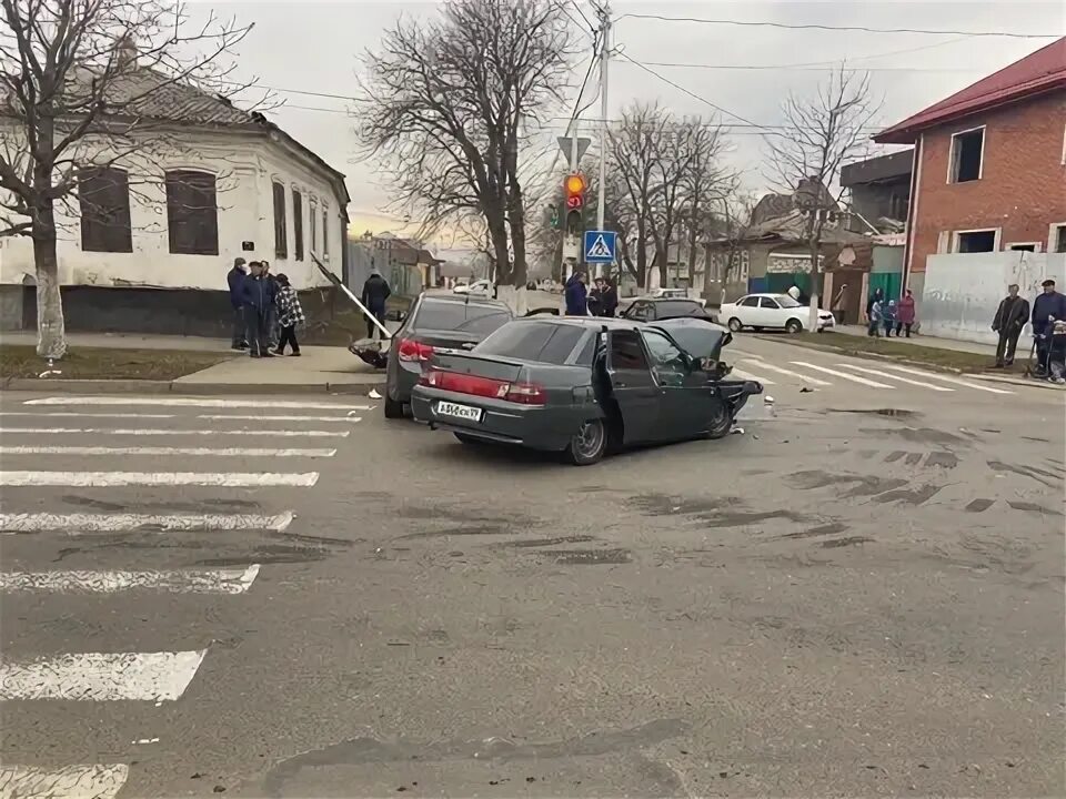 ДТП В Карачаево-Черкесской Республике в 2010 году. ДТП В КЧР В городе Черкесске 3 июля 2021 года перекрёсток ул.. Водитель черкесск