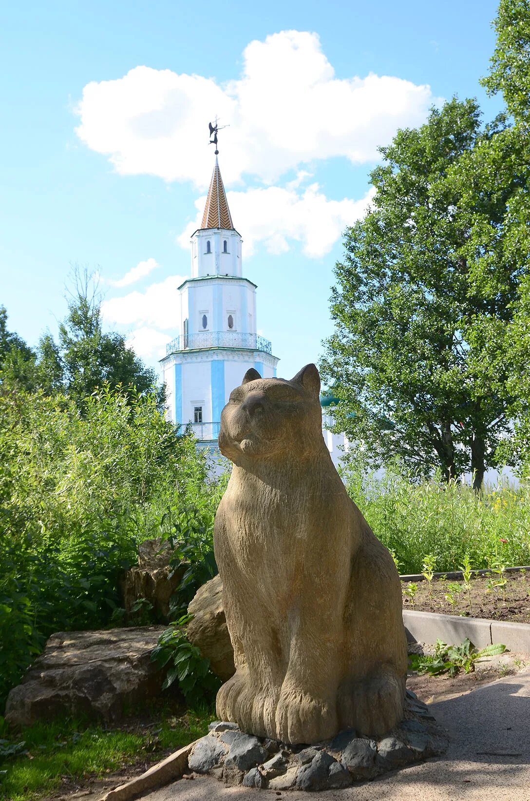 Кот в казани на улице баумана. Казань кот Казанский. Богородицкий Раифский монастырь кот Казанский. Кот Казанский памятник в Казани. Раифский монастырь в Казани коты.