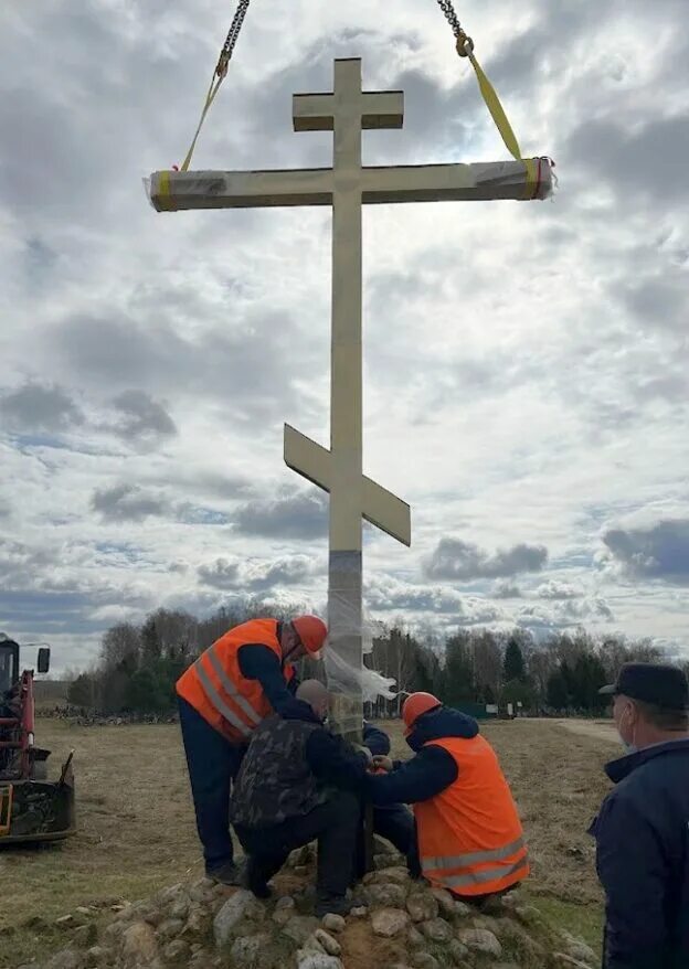 Почему на могилу ставят крест. Поклонный крест кубанским казакам. поклонные кресты на кубани традиции. поклонный крест на всесвятском кладбище. поклонный крест на кладбище.