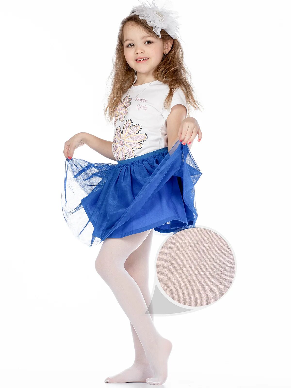 Первоклассница в полный рост. Детские колготки прозрачные. Детские колготки домашние. Колготки детские с юбочкой. Девочки в платьях на детской площадке.