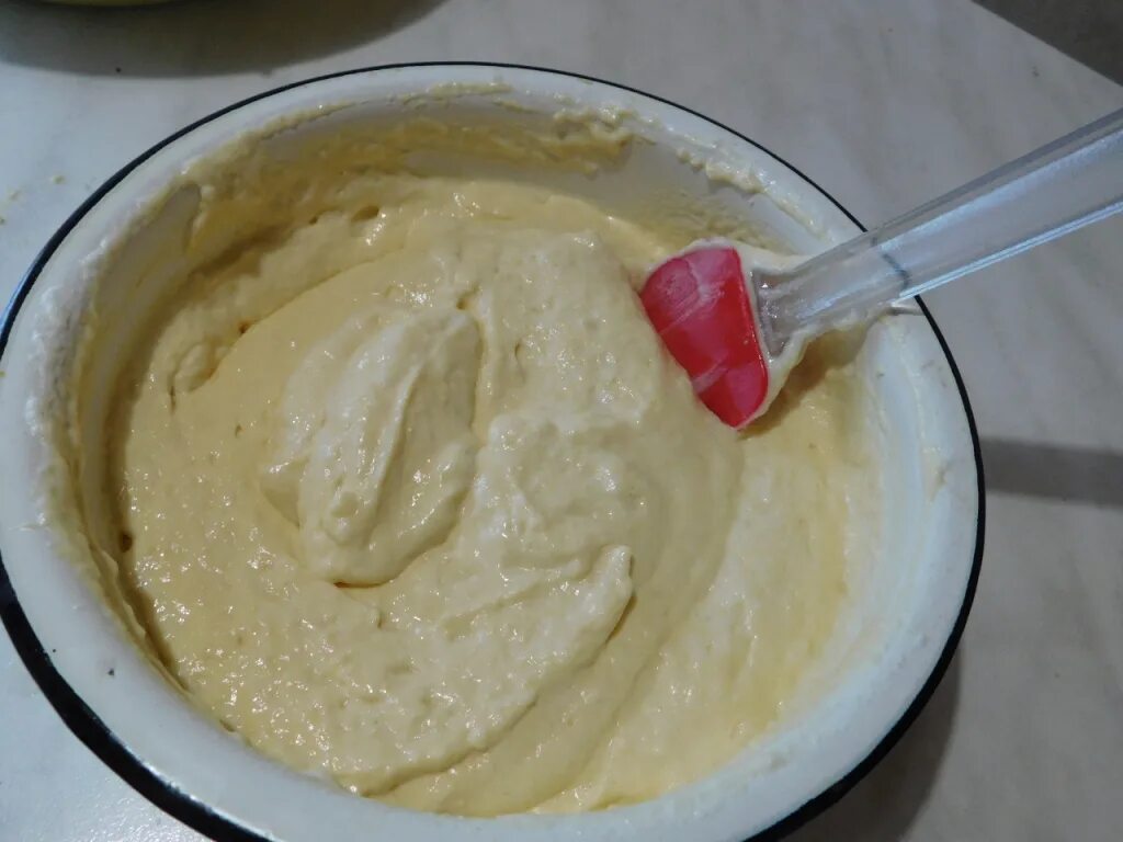 Крем из маскарпоне и сгущенки. Крем из маскарпоне. крем из сыра маскарпоне. крем для торта из маскарпоне и сахарной пудры. заварной крем с маскарпоне.