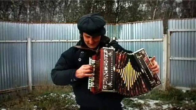 Слушать матерные под гармонь. Канал гармонь в деревне. Матерные частушки под гармонь. Частушки с матом под гармонь по деревенски. Гриша гармонь частушки
