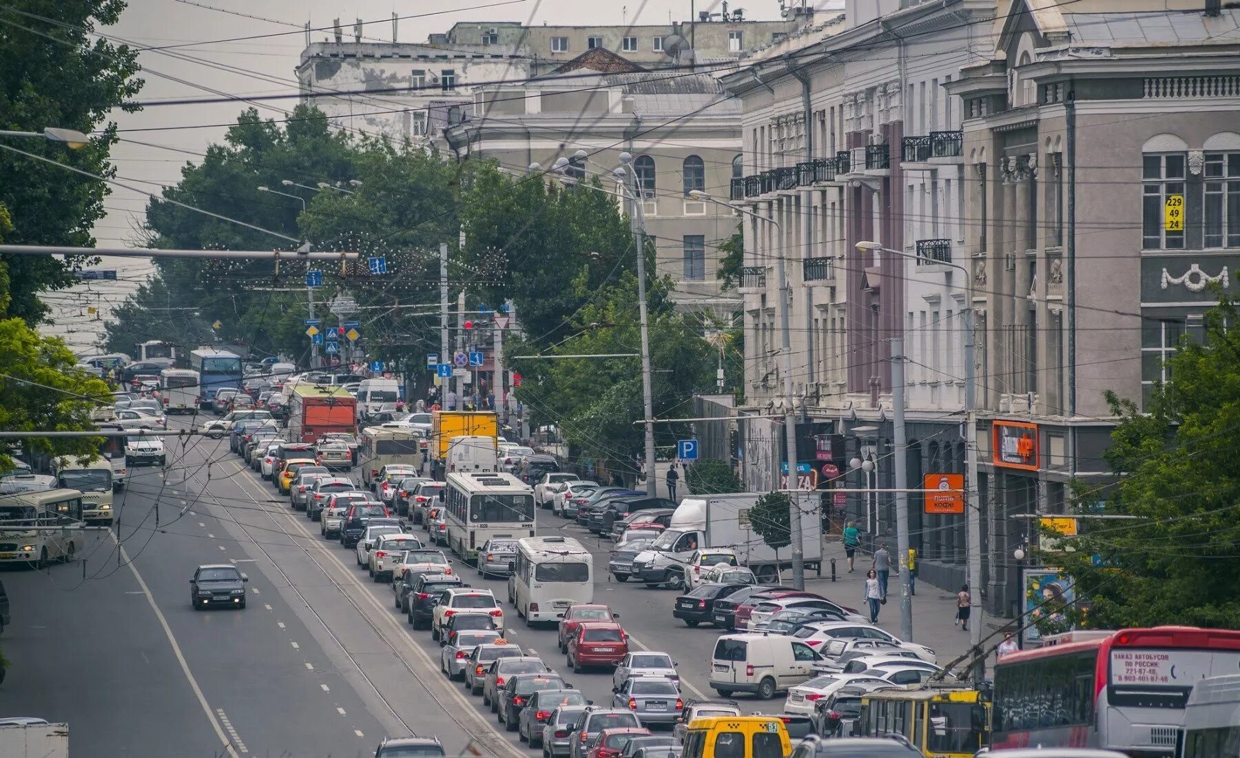 Сколько дорог в ростове на дону. Пробки Ростов-на-Дону. Улицы Ростова на Дону Буденовский проспект. Будённовский проспект Ростов-на-Дону 2021 г.. Улицы Ростова Ростов-на-Дону.