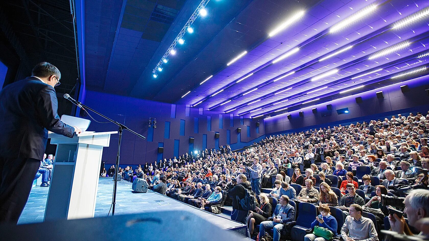 Форум стремительно. Бизнес форум. спикер на конференции. спикеры мероприятия.