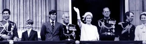 Четвертый слева