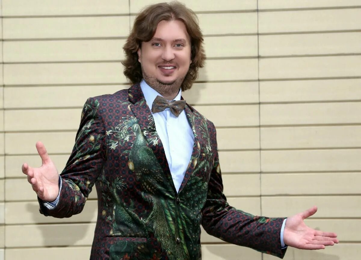 Ушуллу илья владимирович. Андрей лефлер вокалист. Ушуллу илья ильич. Актер вокал. Актер вокал.