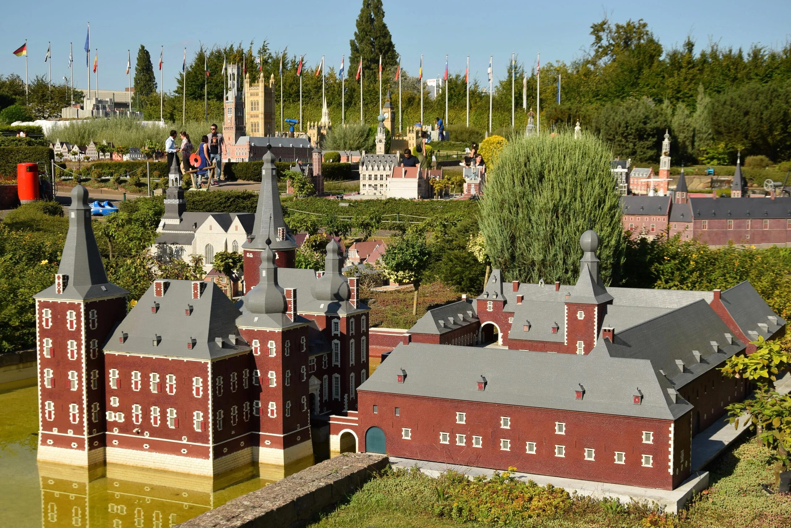 В стране находится парк мини европа. Парк мини-европа (mini-europe), брюссель, бельгия. парк мини европа в бельгии. парк европа брюссель. парк миниатюр мини европа в брюсселе.