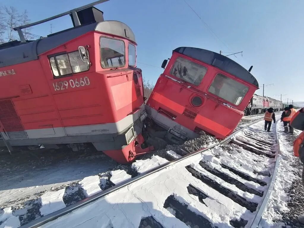 Сход с рельсов тепловоза 2тэ10м. Тепловозы БАМА Хани. Сход тепловоза 2т116. Сход поезда Юктали.