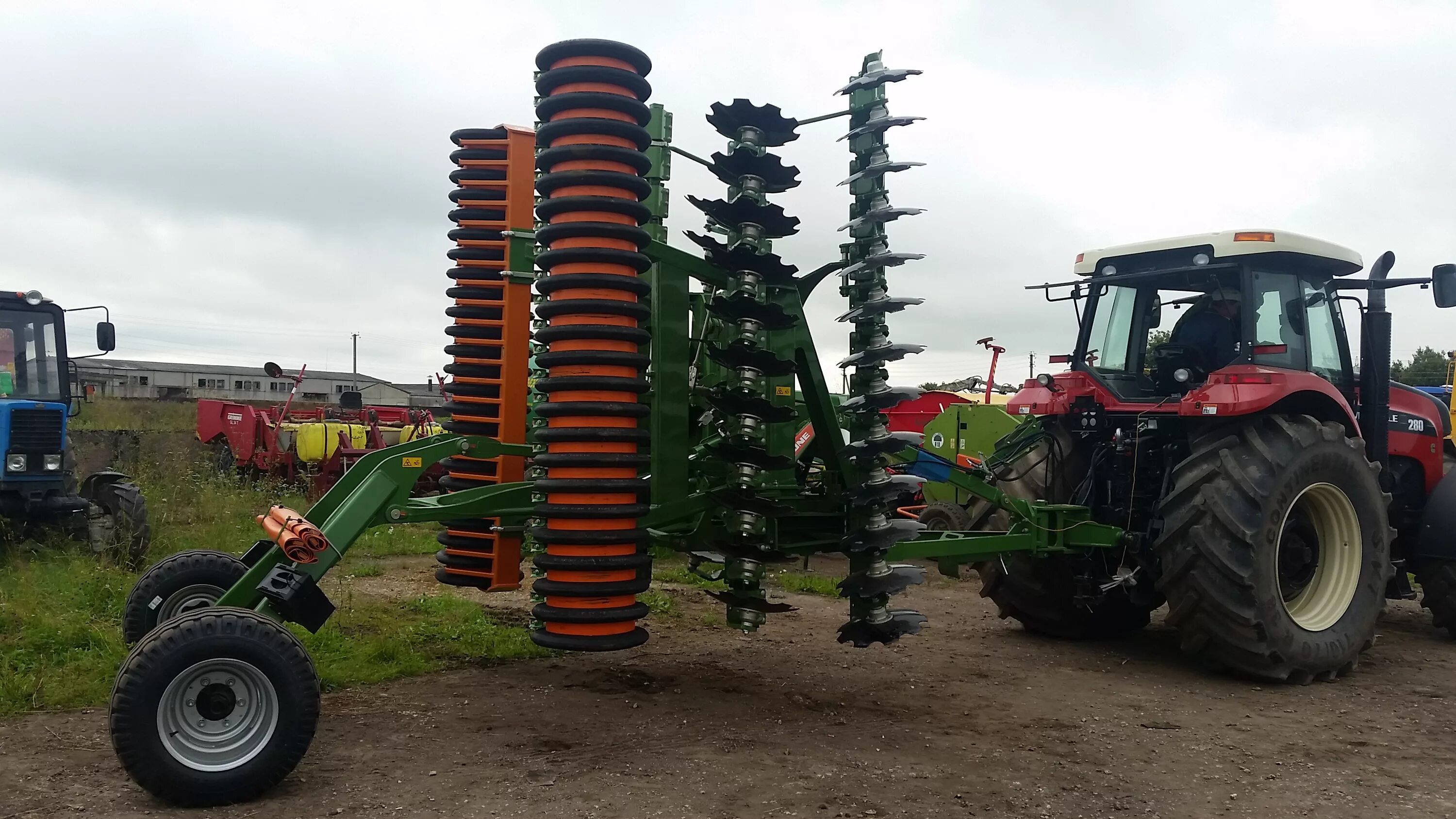 Фото техники ростсельмаш. Сельскохозяйственная техника ленобласти. Сельхозтехника лен обл. Комбайн рсм 1401. Сельхозтехника лен обл.