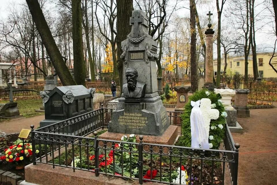 Александро невская лавра некрополь могила достоевского. Александро невская лавра некрополь могила достоевского. Тихвинское кладбище александро-невской лавры достоевский. Александро-невская лавра могила достоевского. Тихвинском кладбище александро-невской лавры в санкт-петербурге.