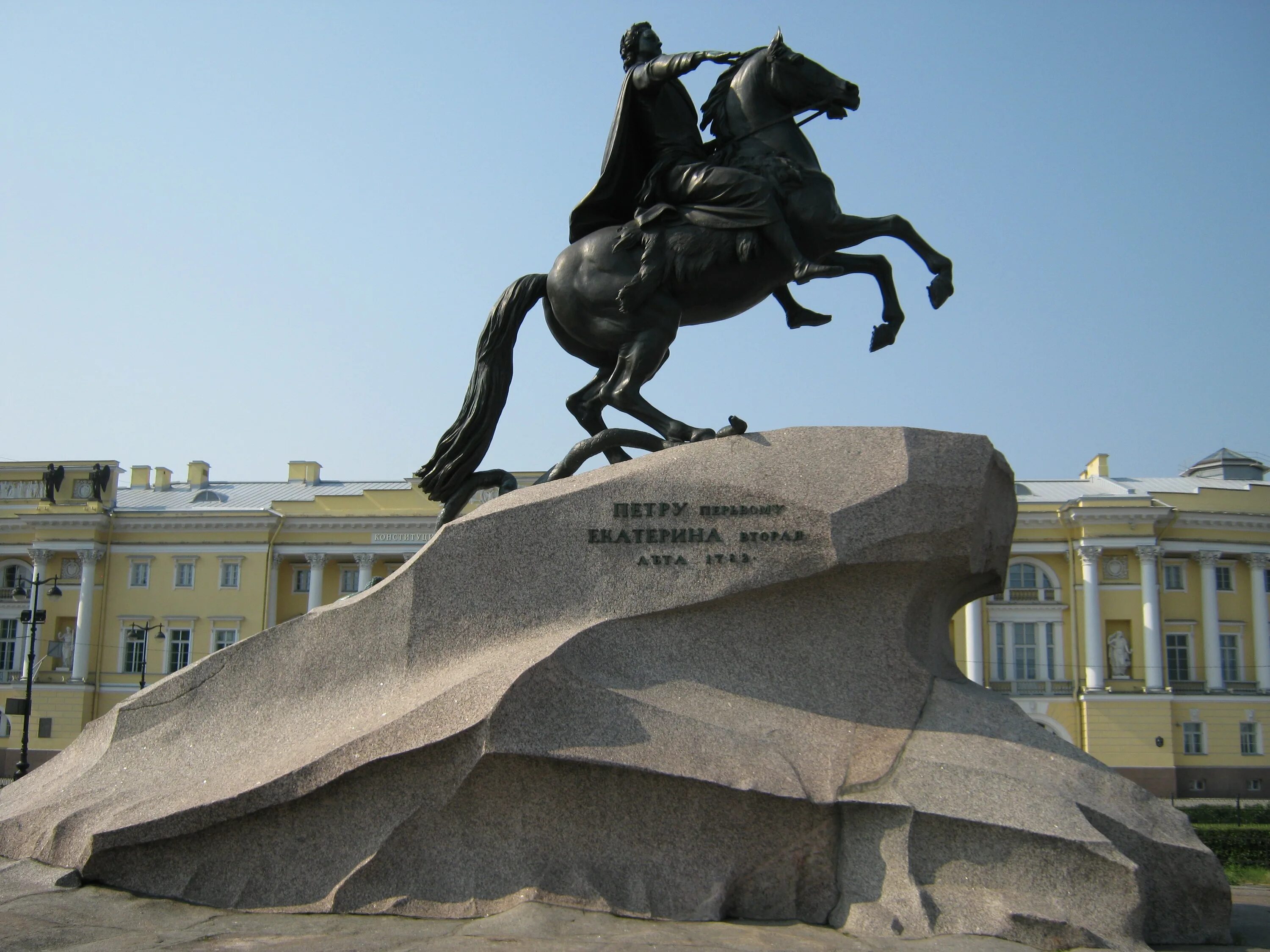Памятник петру первому в петербурге медный всадник. Монументальная скульптура медный всадник. Статуя петру 1 в петербурге медный всадник. Памятник петру 1 в санкт-петербурге. Памятник петру 1 в санкт-петербурге медный всадник.