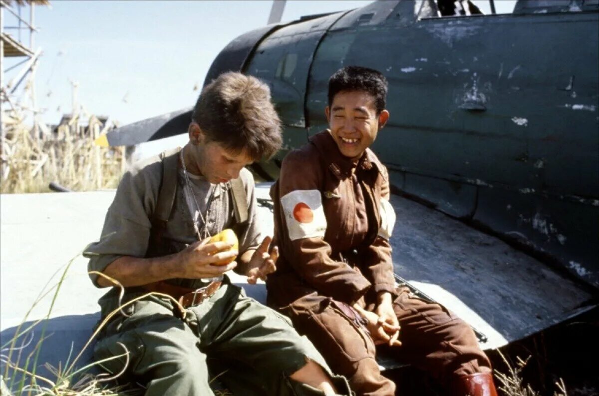 кристиан бейл империя солнца. империя солнца спилберг. империя солнца фильм 1987 актёры. джон малкович империя солнца. джон малкович империя солнца.