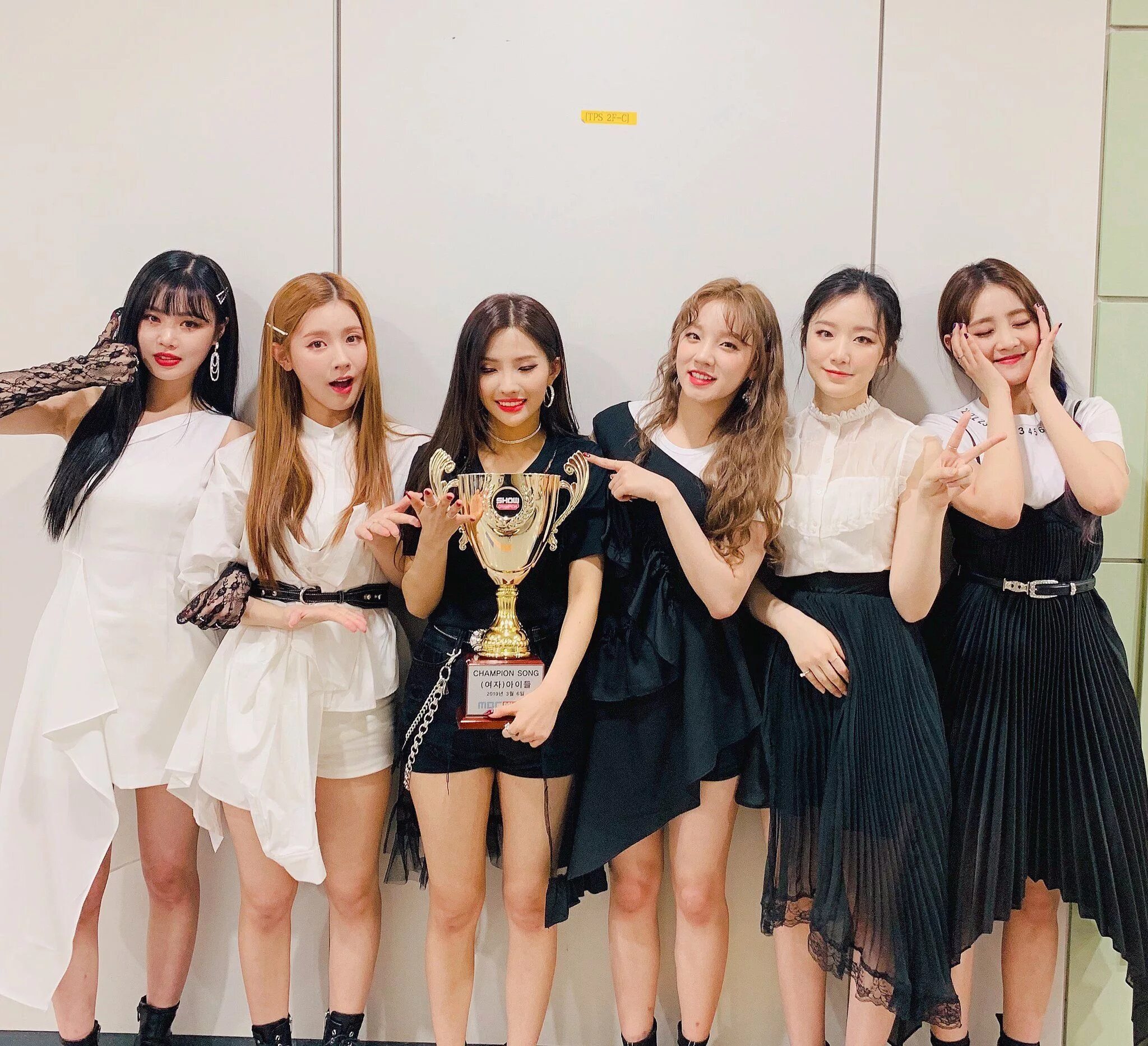 Flip it gidle. Группа g idle. корейская группа idle участницы. кпоп gidle. группа g idle участницы.