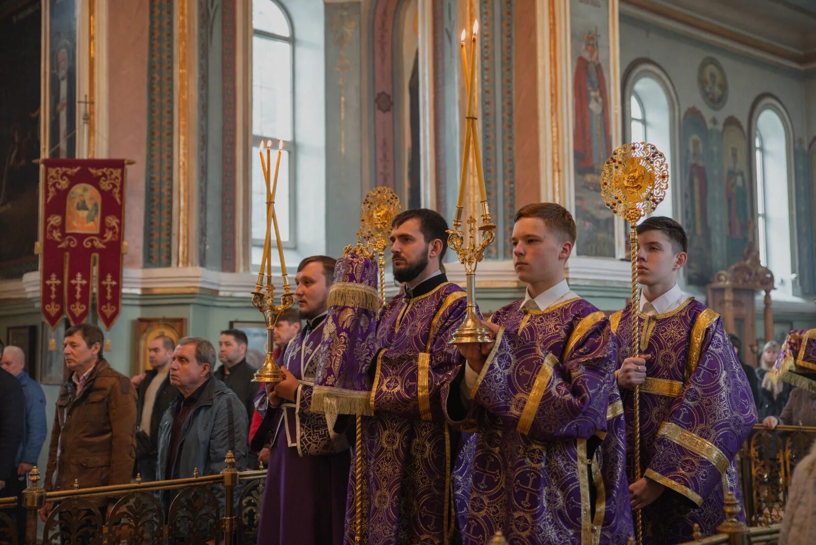 Богослужения Великого поста. Православная служба. Служба в православном храме.