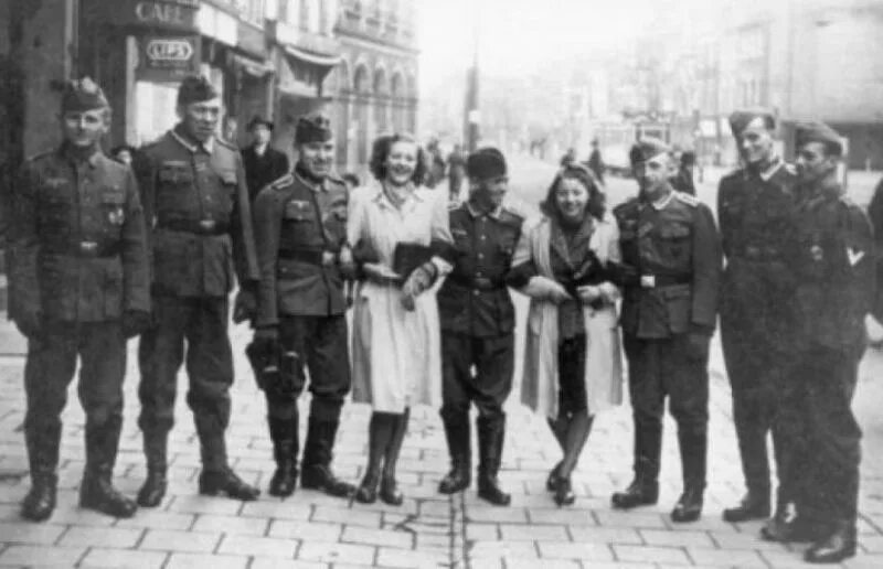 Коллаборант. Женщины коллаборационистки во франции. Известные коллаборационисты. Коллаборационистка герта каспарова. Коллаборант.