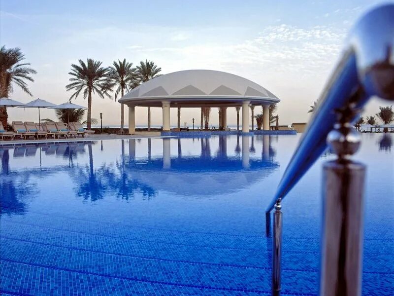 Le royal meridien beach resort spa 5. Дубаи royal meridien. Le royal meridien. La royale. Роял меридиан дубай.