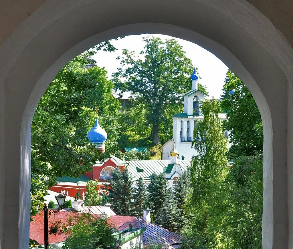 Свято-Успенский Псково-Печерский монастырь. Псково-Печерский монастырь Лавра. Псков монастырь Печоры. Псково Печерский монастырь ворота.