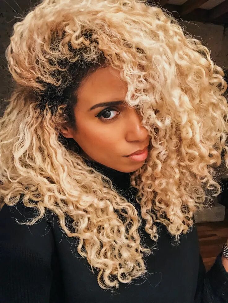 Curly blonde. Керли. Blonde curly hair. Curly blonde chick. Platinium Curls.