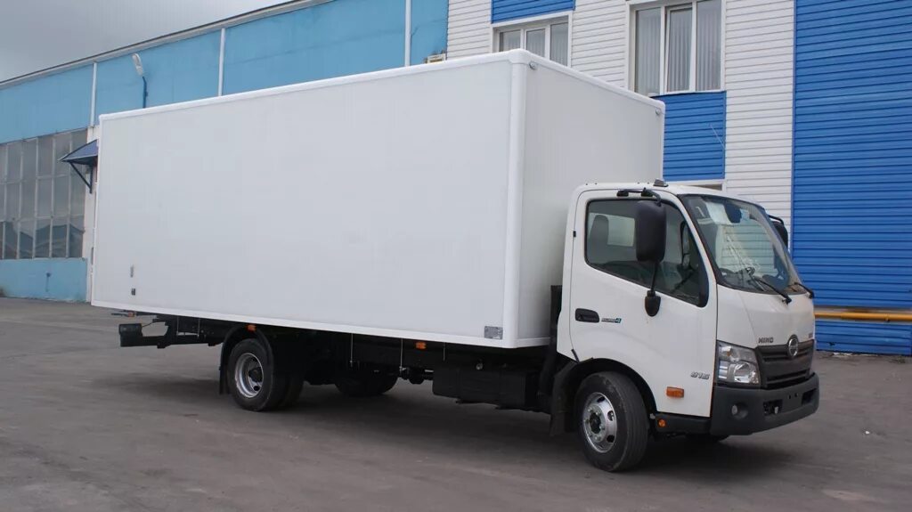 Тн авто. Hino 300 7.5т. Hino 300 815. Хино 300 4 тонн. Изотермический фургон на шасси Hino 300.