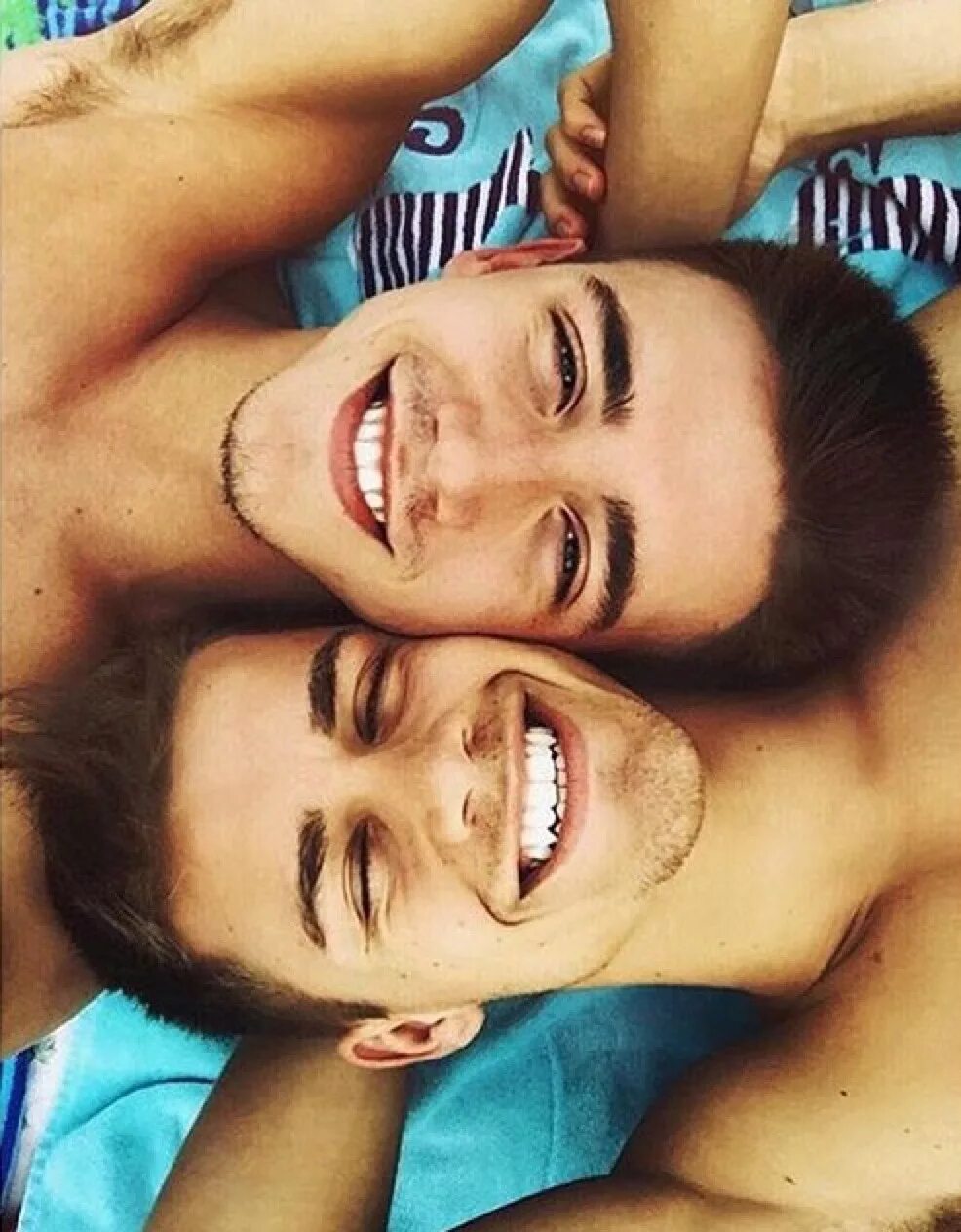 Thats love. Два парня обнимаются. We love guys. Тимоти конигрейва. Guy summer.