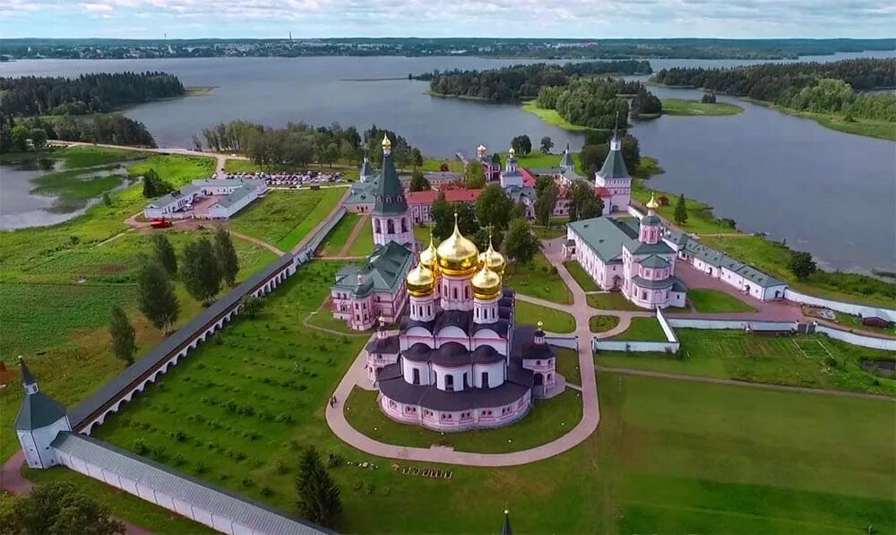Валдайский святоозерский монастырь. Валдайский иверский монастырь. Валдай достопримечательности иверский монастырь. Иверский монастырь валдай официальный сайт. Изборский монастырь валдай.