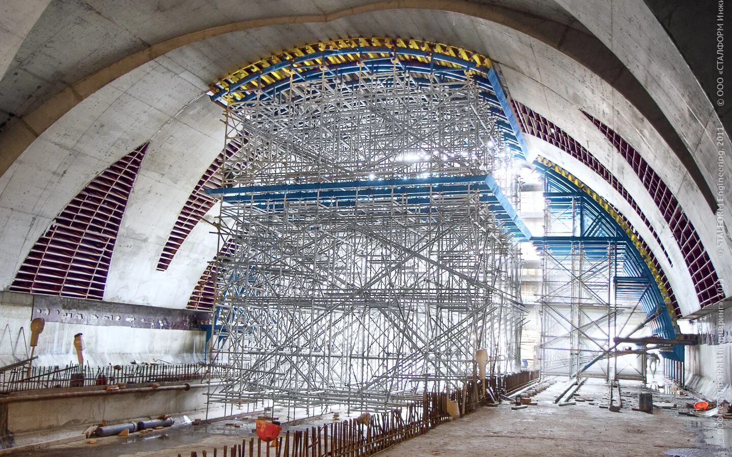 Комсомольская радиальная (станция метро, сокольническая линия). Станция метро комсомольская москва. Метро челябинск комсомольская площадь. Станция комсомольская площадь. Киевская станция метро кольцевая линия вестибюль.