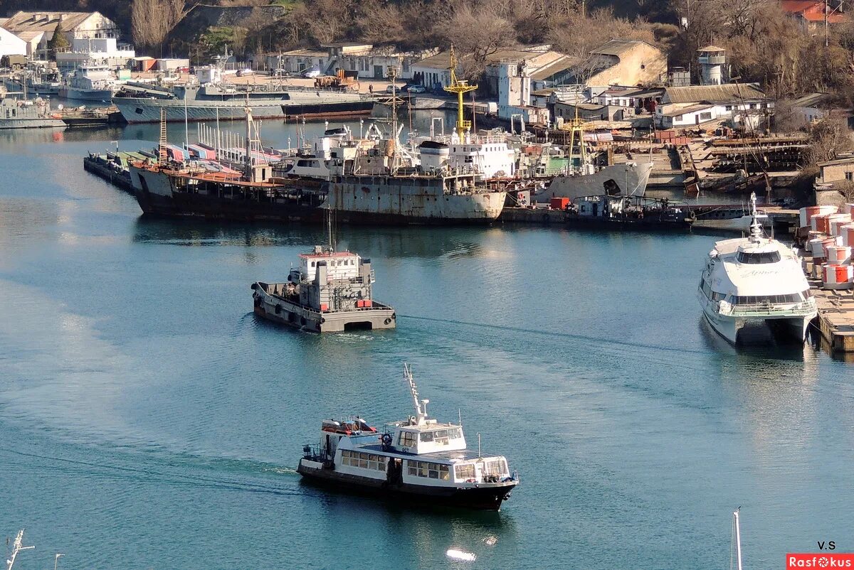 южная бухта. южный севастопольская. подводная лодка утс-247 россия севастополь южная бухта. южная бухта севастопольский порт. южная бухта севастополь сейчас.