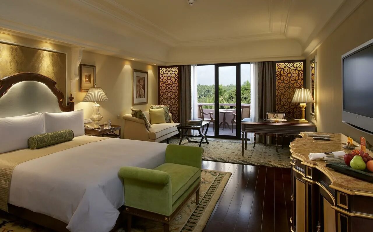 Самый лучший номер. Leela palace бангалор. индия пятизвездочные отели. шикарные номера в отелях. шикарный гостиничный номер.