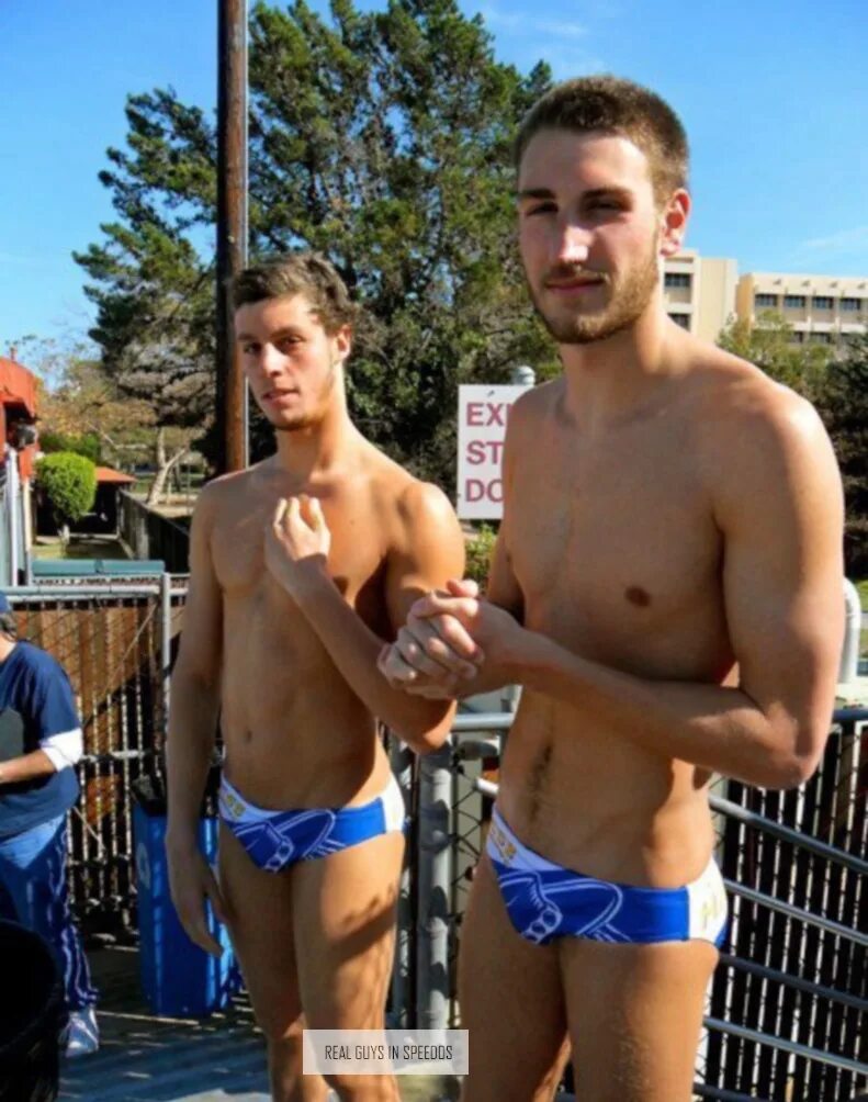 Мальчики в плавках speedo. Real guys in speedos. Teenboys in speedo в душе. Спидо бойс 16.