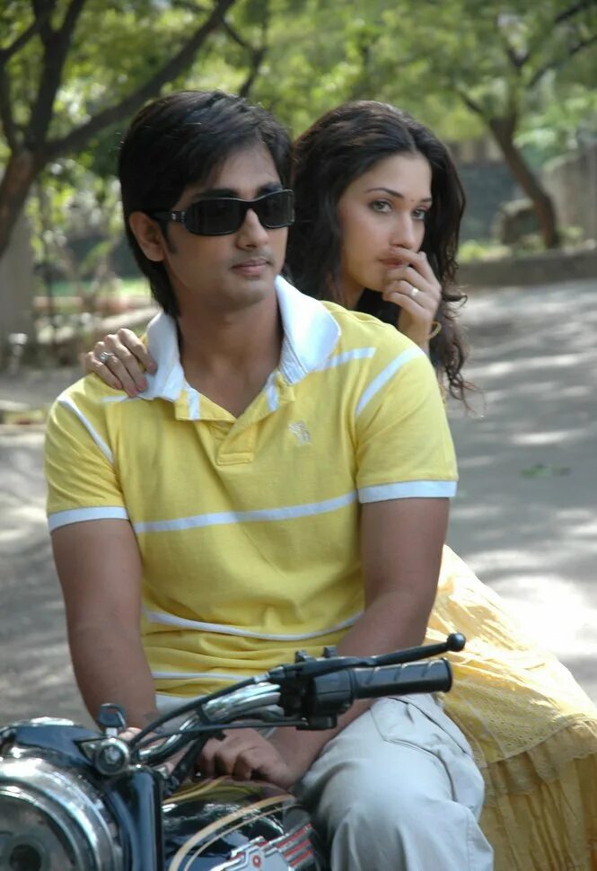 Фильм 2001. Немного радости немного печаль индийский фильм. Чудо фильм 2009 индийский. Немного радости немного печали. Hindcha six.