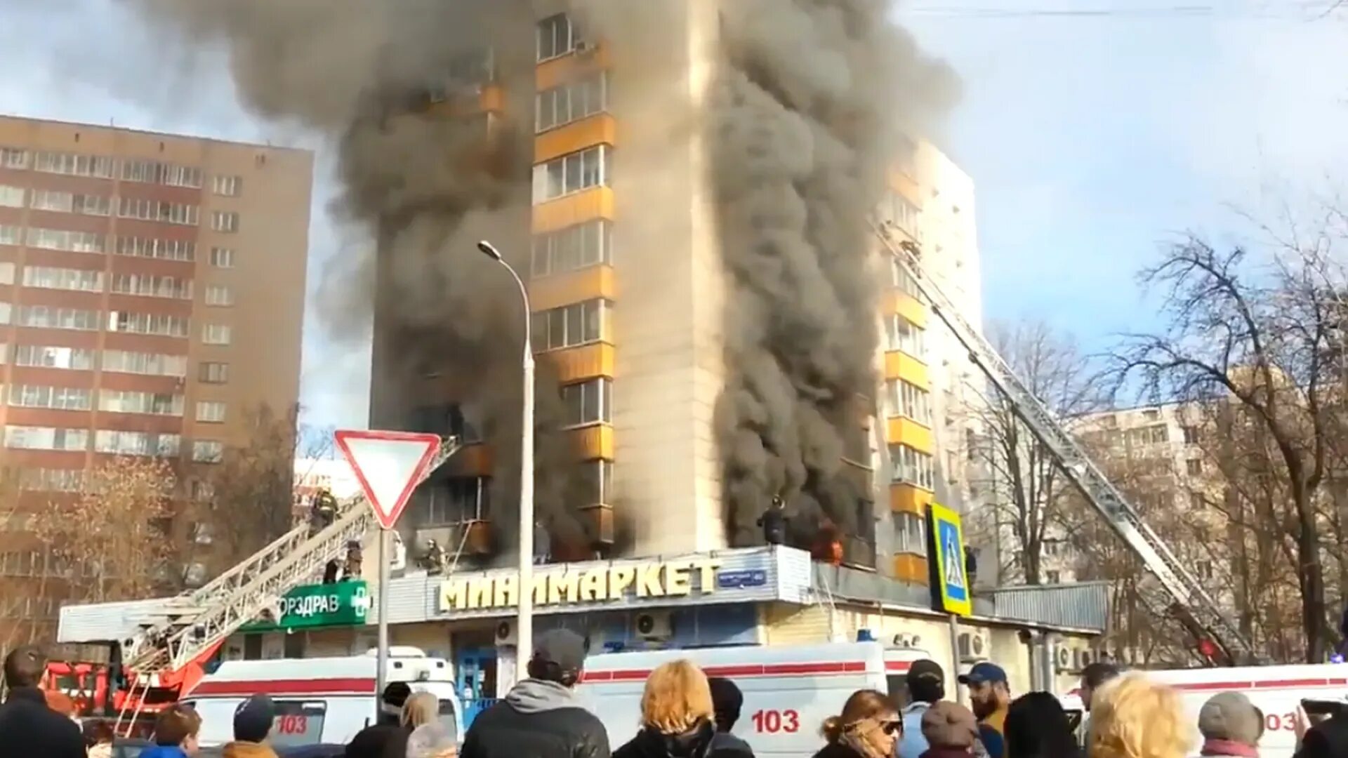 Пожар в гольяново. Пожар в гольяново сейчас. Сгорел дом в гольяново. В гольяново сгорела квартира. 15 парковая улица пожар.